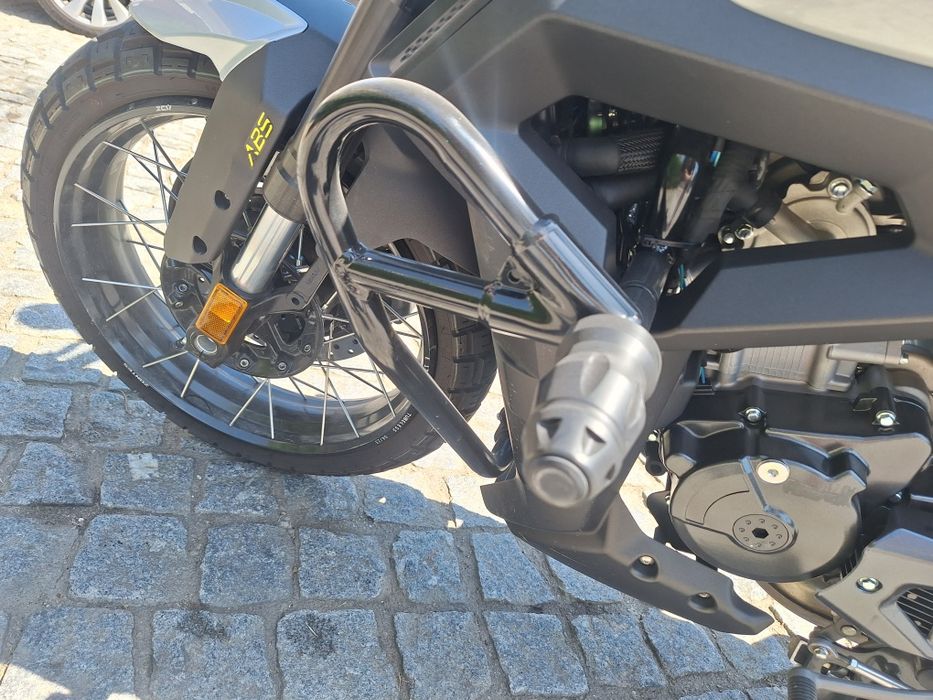 Zontes 125 GK – Estilo, Potência e Economia numa só moto!"*