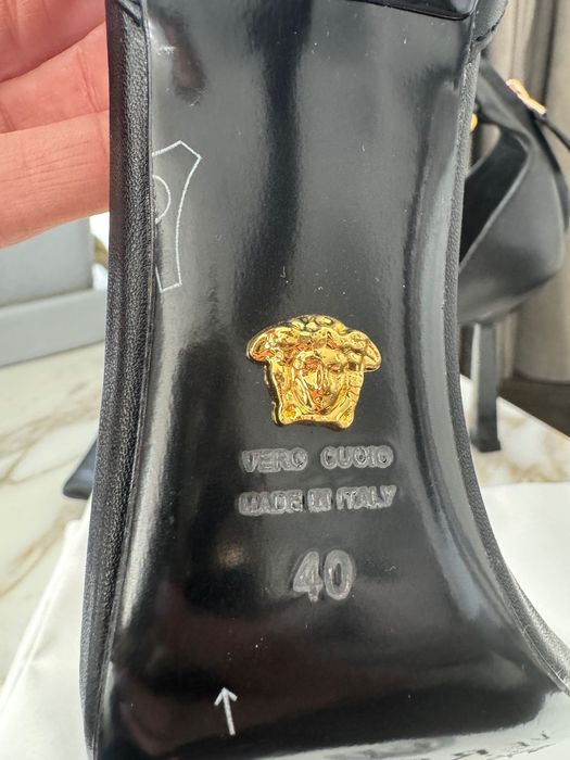 Босоніжки на підборах Versace 40 нові