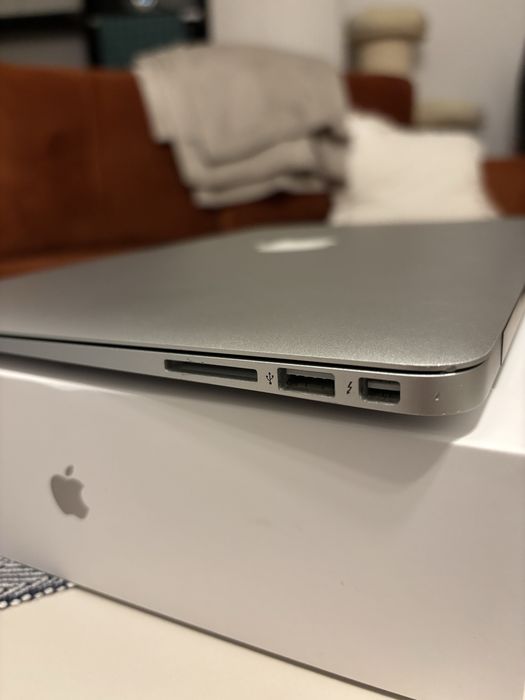 MacBook Air 13” 2017 | Intel i5 | 8 GB RAM | SSD | Stan bardzo dobry