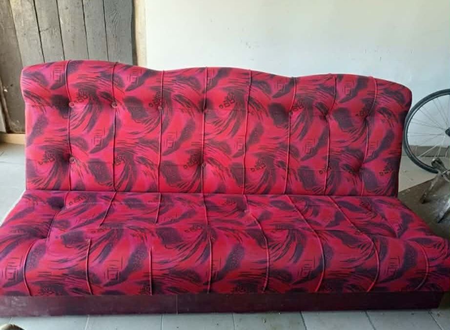 Sofa czerwona rozkładana