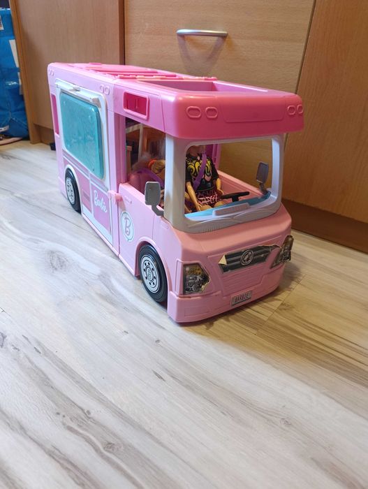 Camper Barbie z wyposażeniem