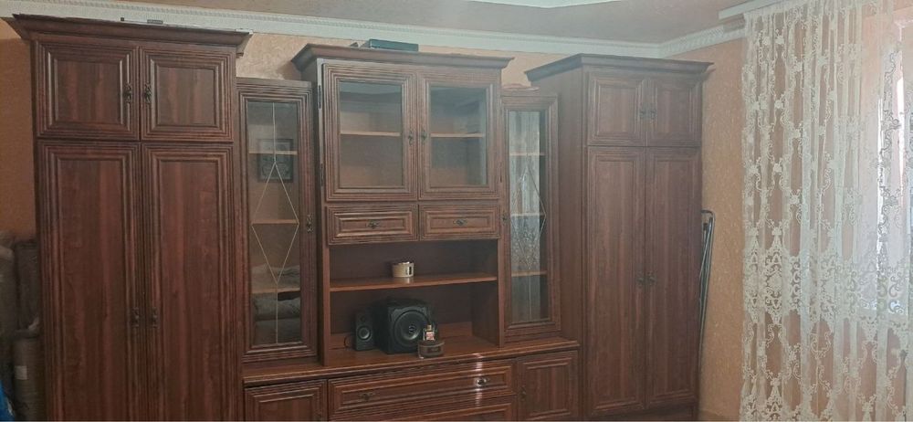 Продам срочно стінку і двері