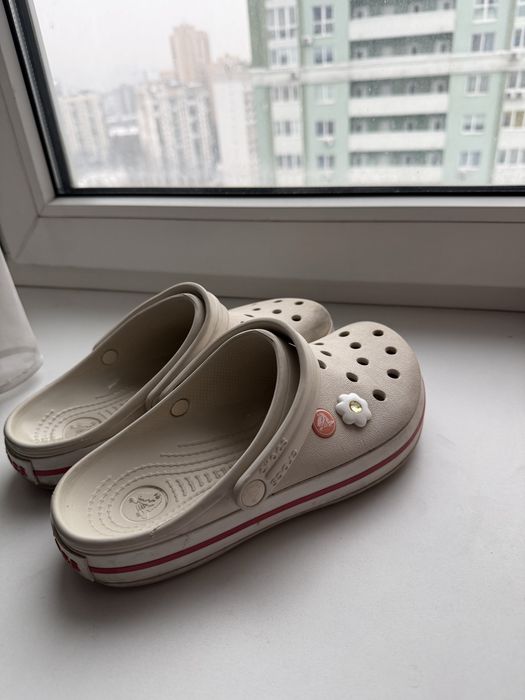 Жіноче взуття (Nike, UGG, crocs, Puma, Naked wolf, YSL