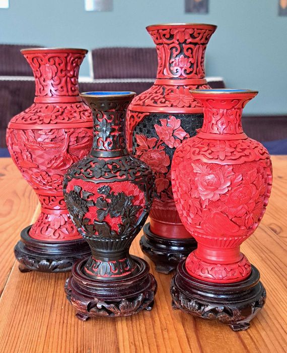 Zdobione orientalnymi wzorami wazoniki z laki