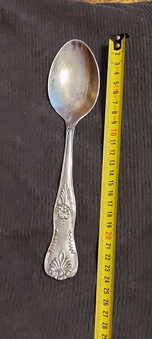 Srebrne podstawki pod szklanki plus platerowana łyżka