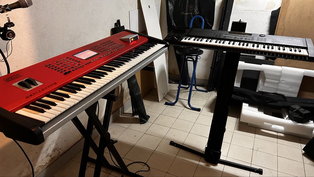 Teclado ketron e roland