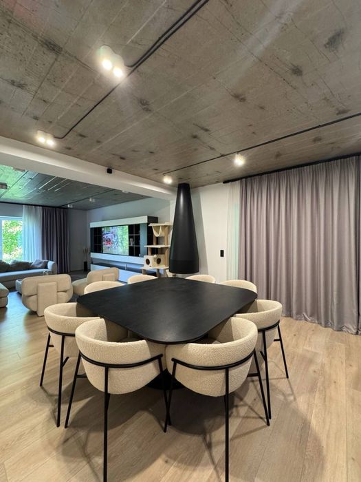 Продаж будинку з басейном ЦЕНТР поруч з театром