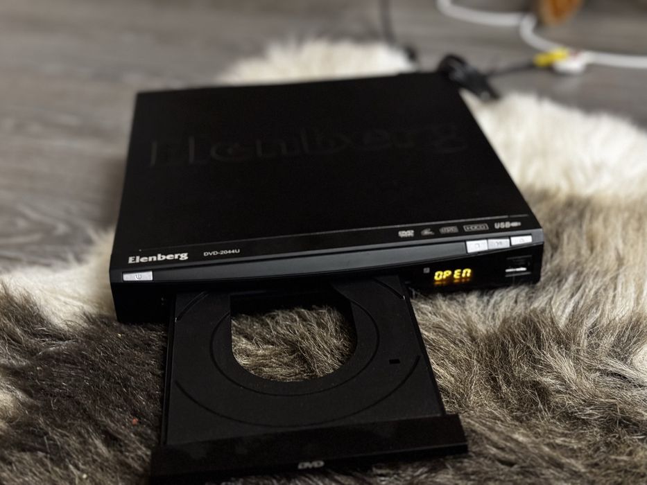 Легендарный DVD-плеер Elenberg DVD-2044U ваш билет в 2000-е