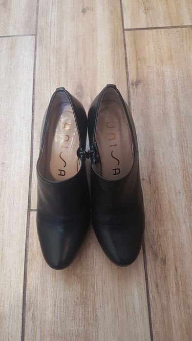 Buty nr.37 Unisa na obcasie