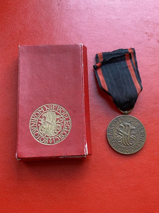 Medal Niepodległości IIRP 1937 r. komplet