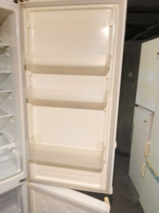 Продам Холодильник SAMSUNG