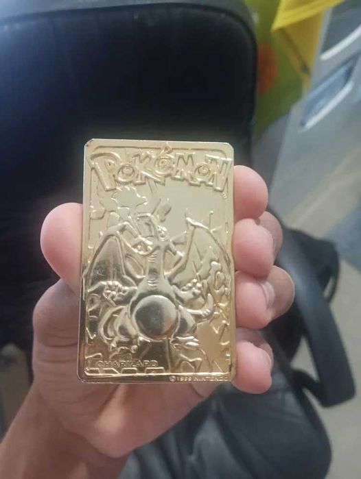 Carta charizard de metal