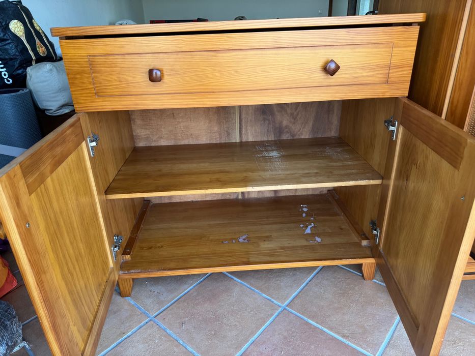 Mobília quarto em madeira de Pinho maciça