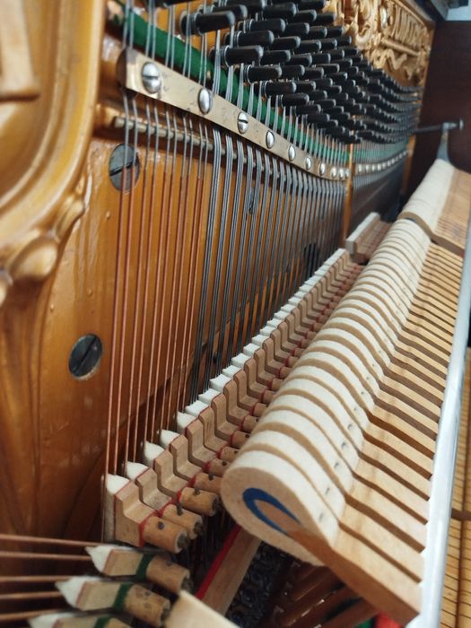 Piano acústico vertical H.Matz & Como.