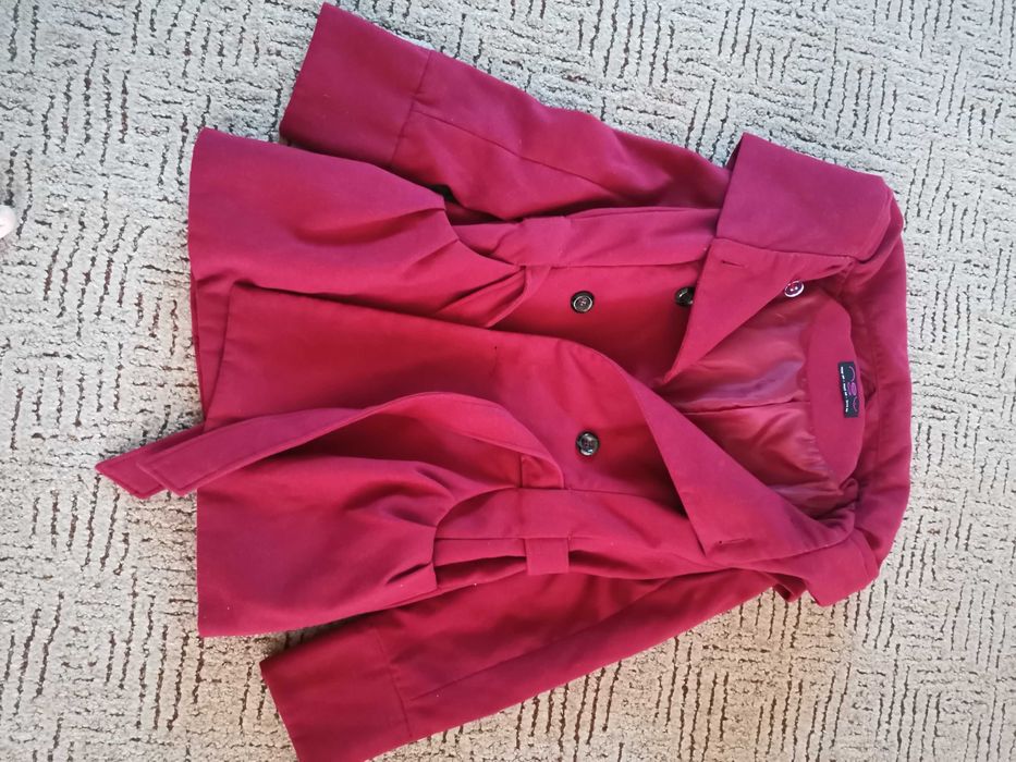 Damski płaszcz bordowy