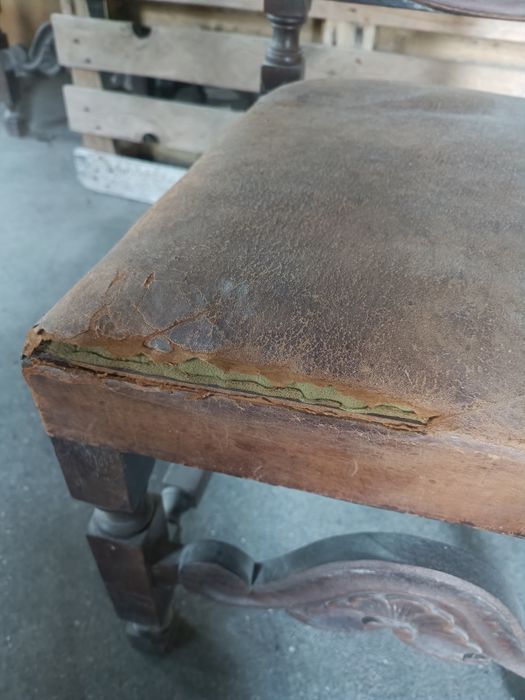 7 cadeiras em madeira maciça para restauro