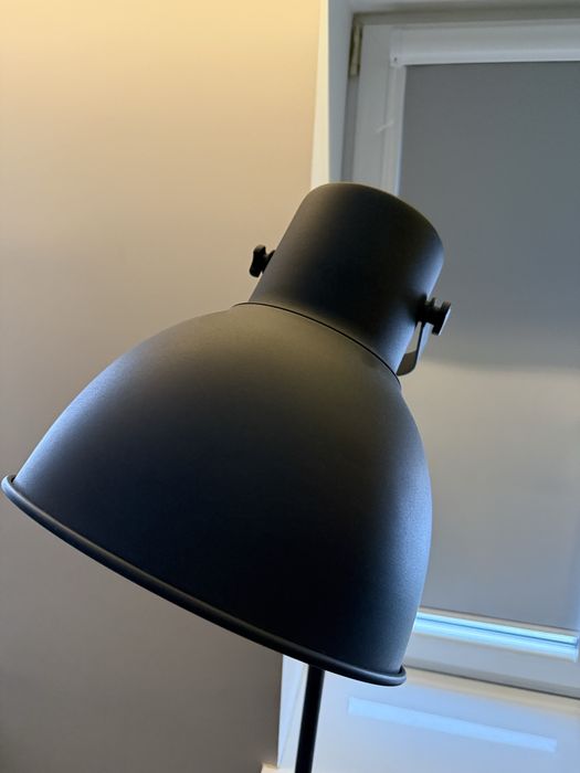 Lampa podłogowa HEKTAR