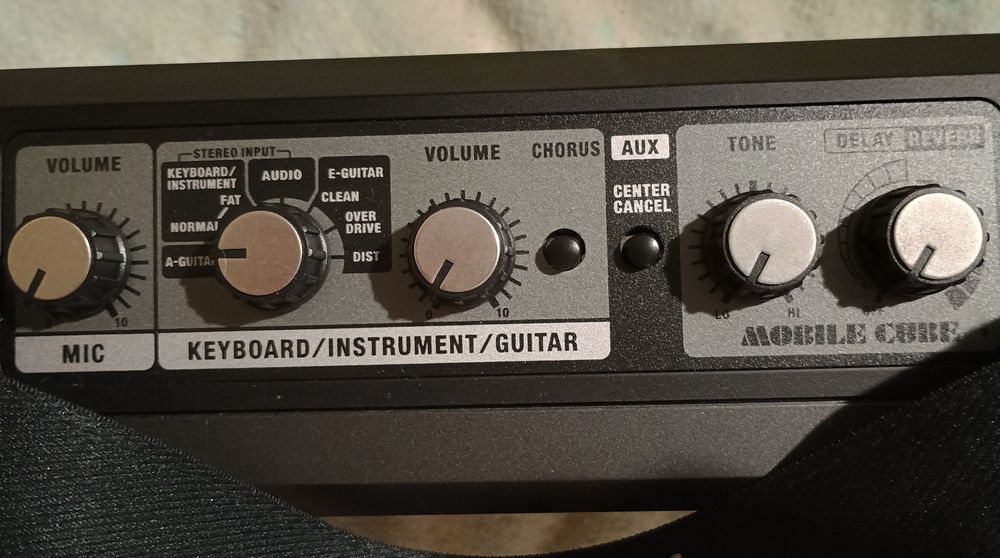 Комбопідсилювач Roland Mobile Cube
Бренд : Roland
Мод