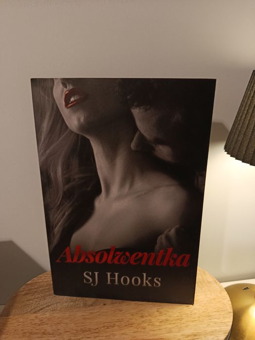 Absolwentka + Debiutantka – seria S.J. Hooks