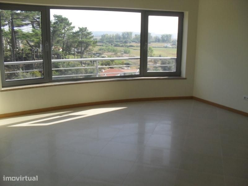 Apartamento T2 com garagem.