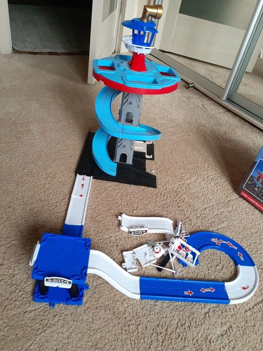 База, вежа щенячий патруль + трек , без героїв