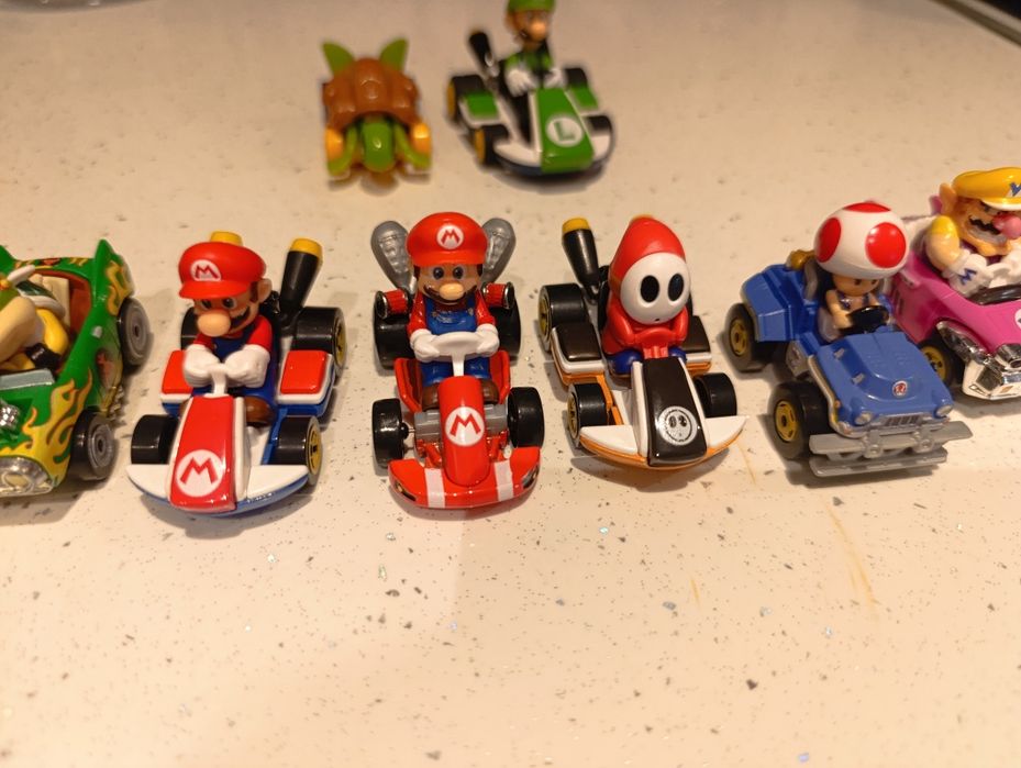 Zestaw autek Hot Wheels Mario Kart (12 sztuk) + Toad gratis