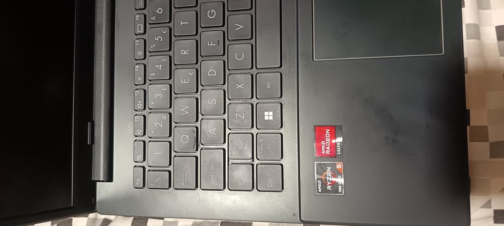 Asus vivobook  240€