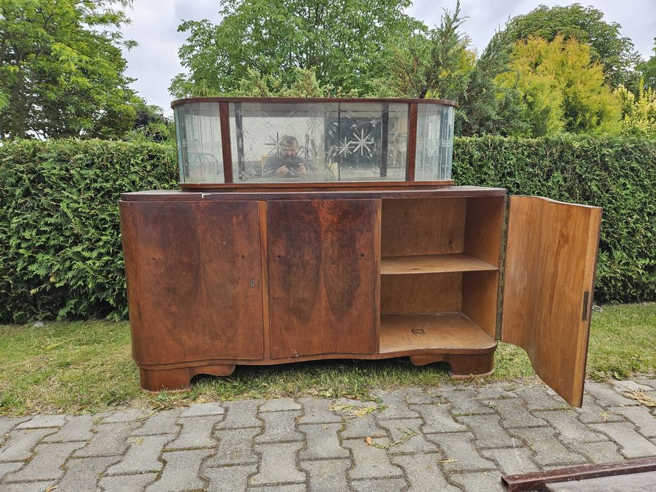 Stary kredens stołowy