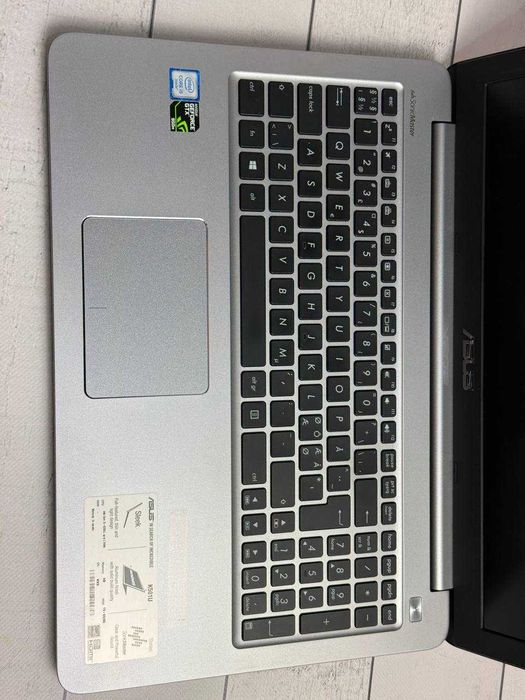 Asus K501U i5-6200 8ram ssd 256 GTX 950M 2gb 1920 1080 FullHD