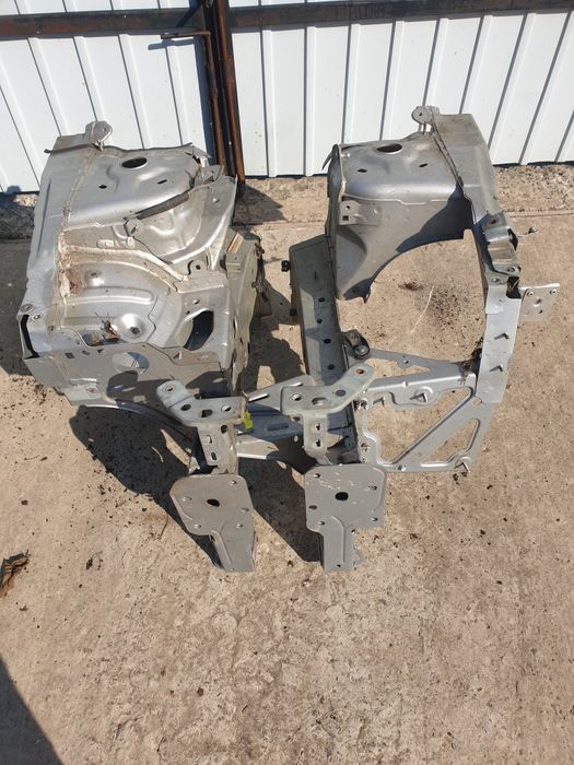 Передня четверть ліва та права  Renault megane 2010 2016 Рік