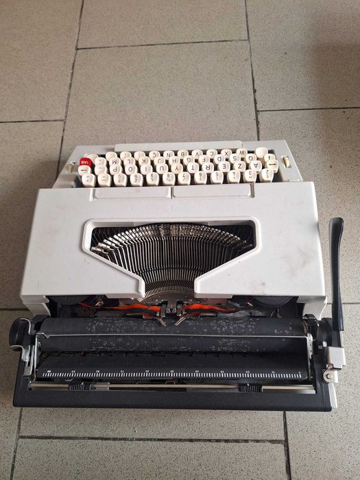 Máquina de Escrever Messa 3002