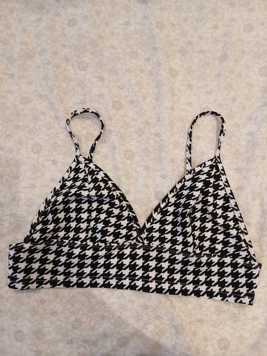 Lote de 24 peças de roupa de mulher – M/L