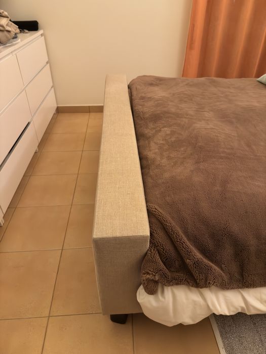 Cama de casal e colchão