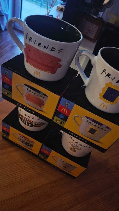 Zestaw 4 kubków Friends z McDonald's – Kolekcjonerskie!