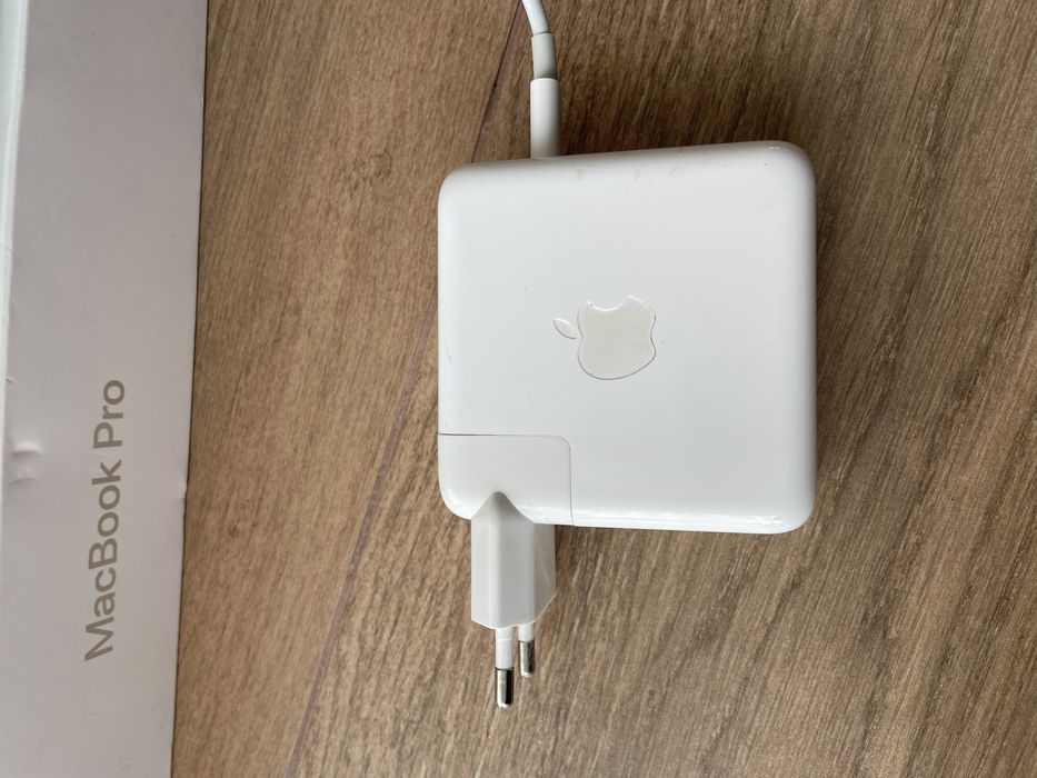 Macbook Pro 13  - 16Gb/512Gb - 2018r - 99 cykli -stan idealny