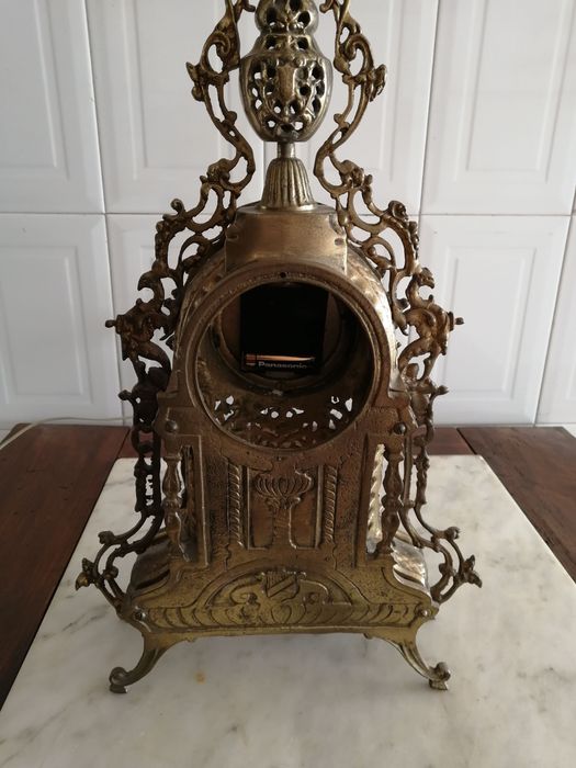 relógio de mesa em liga de latão