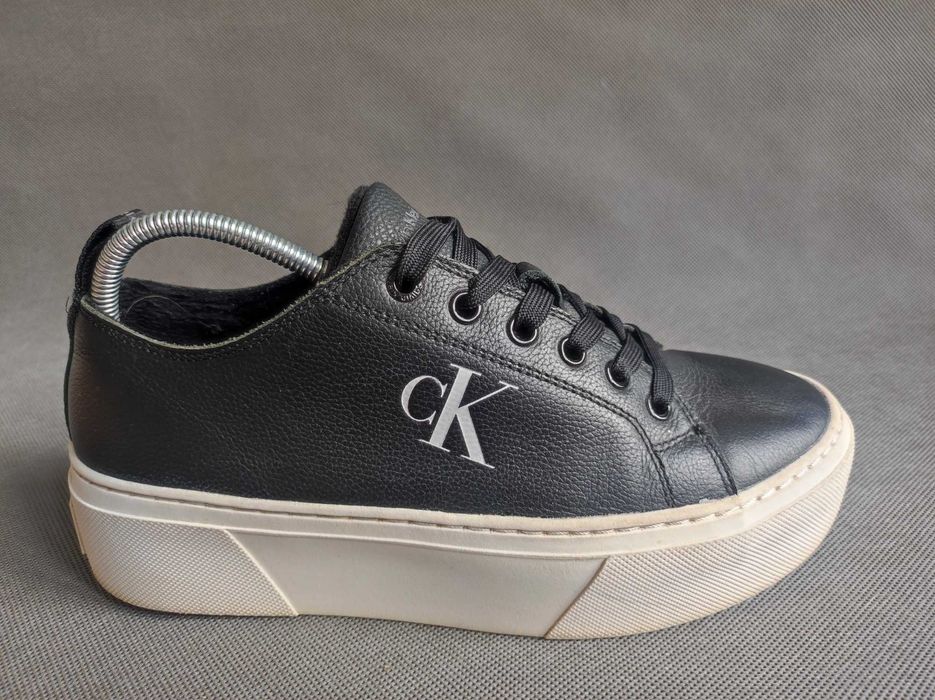 2- Calvin Klein Jeans - Sneakersy na platformie r. 39