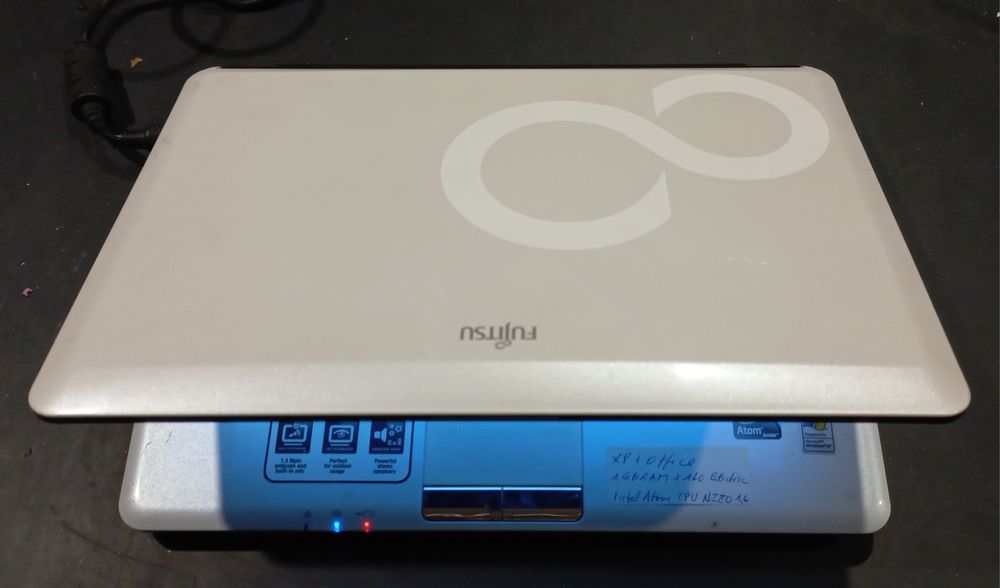 Portátil Fijitsu M2010 com XP