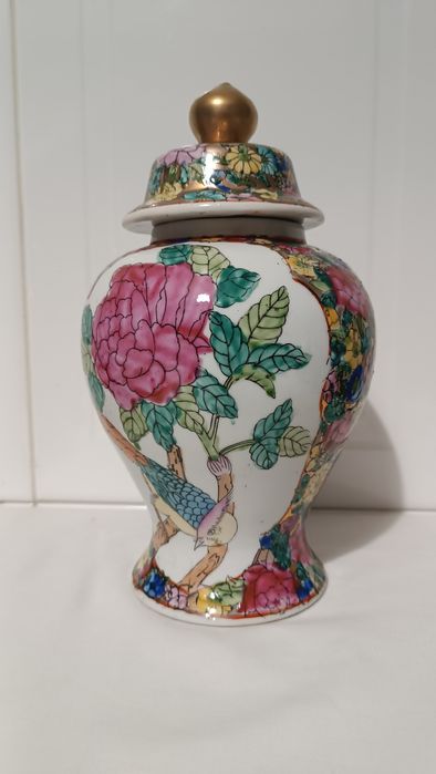 Pote antigo com tampa. 26 cm altura. 910 gramasNovo