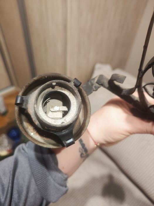 Kuty metalowy kinkiet ścienny