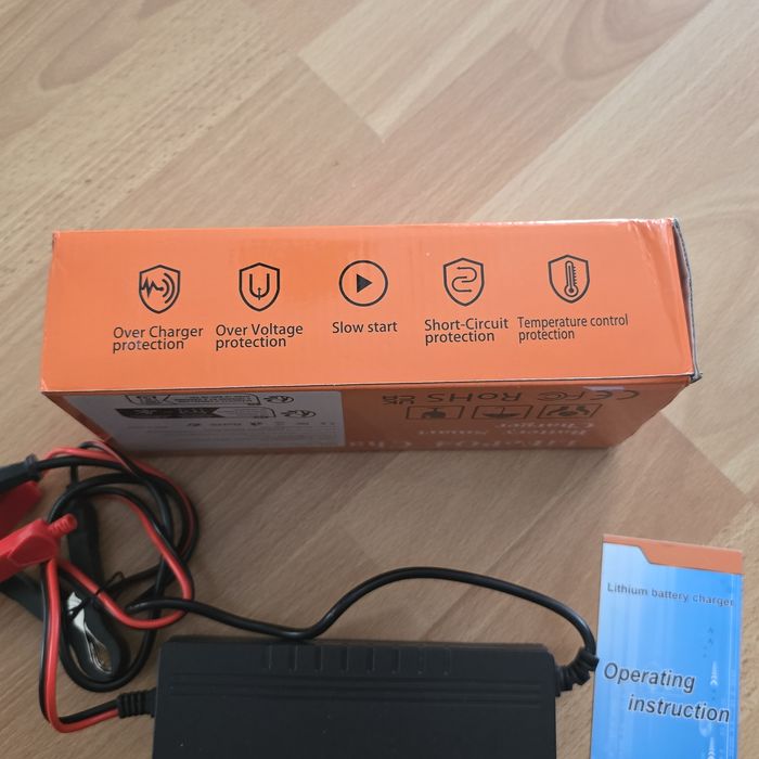 Ładowarka akumulatorów LiFePO4 14,6V 10A