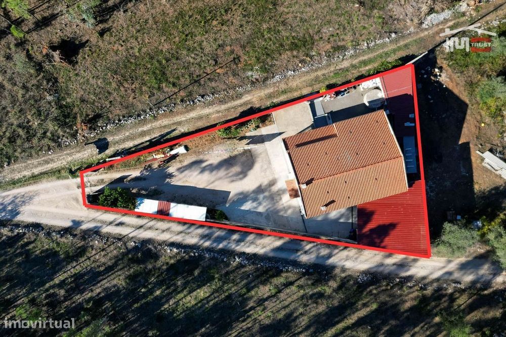 Moradia T3 Térrea, Mobilada, Sótão, Garagem Para 2 Carros E Terreno...