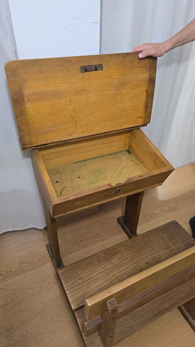 Secretária antiga criança