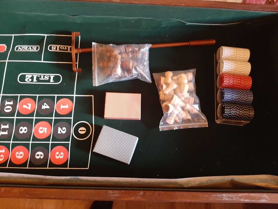 стол -казино. шахматы и другие игры большой