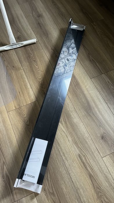 Półka na zdjęcia IKEA MOSSLANDA 115 cm – czarna / nowa