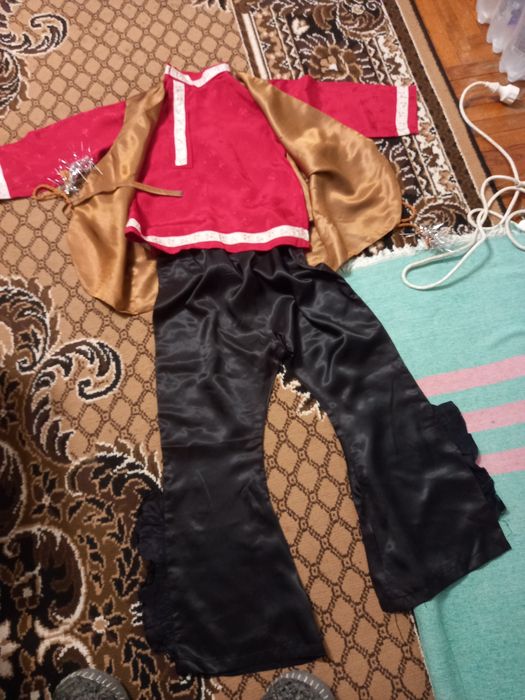 Новогодній костюм для  хлопчика син мій у 2му класі  одівав