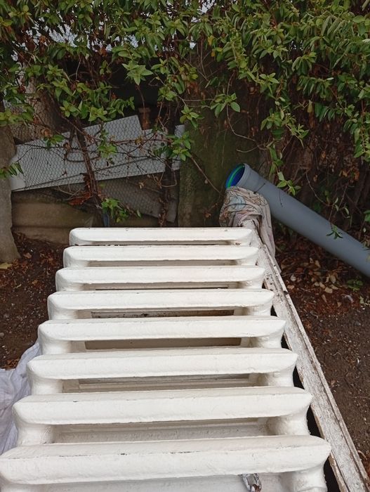 Батареи чугунные.