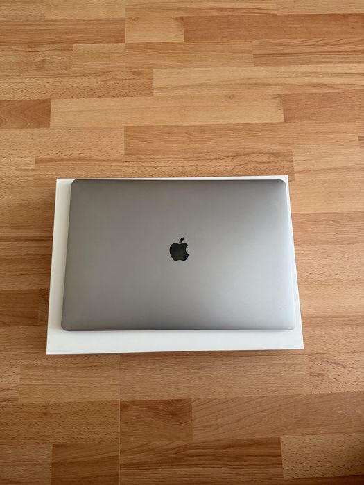MacBook Pro 16 2019 i7 / 16 GB / 512 GB Space Gray