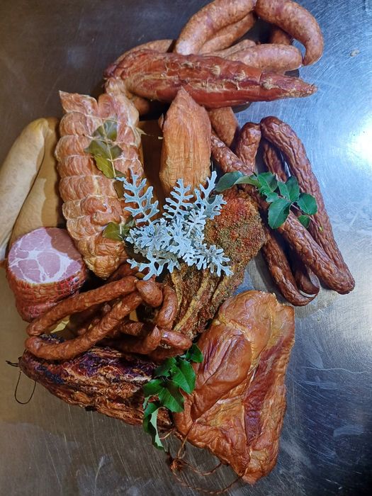 Pieczony prosiak, udziec, swojskie wędliny