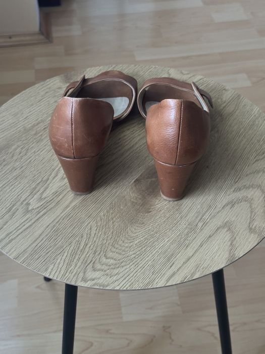 Туфлі на танкетці